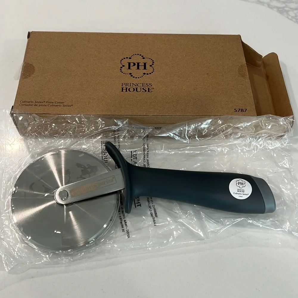 Princess House pizza cutter.